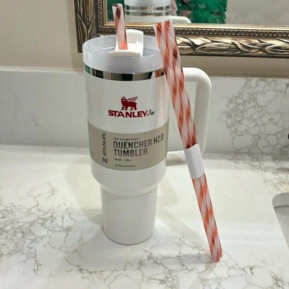 Stanley Other - NWT Stanley Thrist quencher Misletoe 40oz quencher